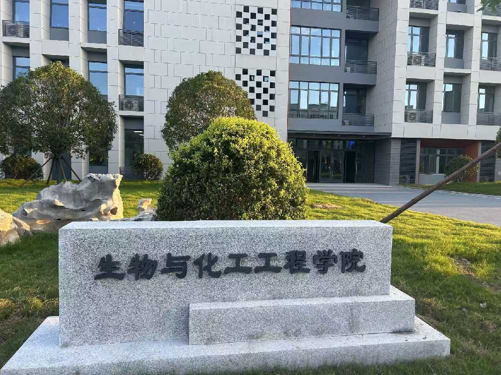 涞水县扬州职业大学体育场高杆灯项目